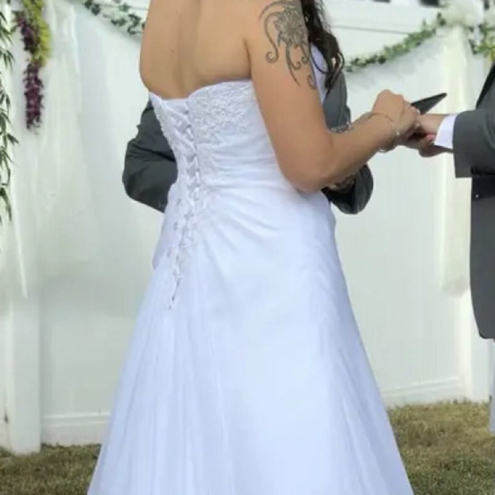 WEDDING DRESS - Picture 7 of 11